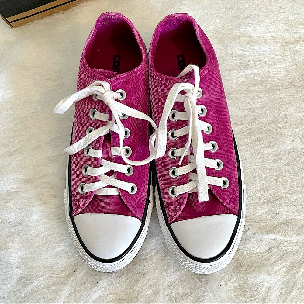Pink Sapphire Velvet Low Rise All Star Chuck Taylor Converse (NWOT)
